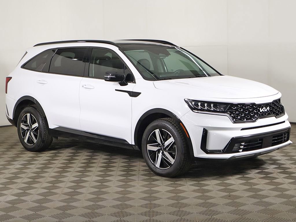 Used 2023 Kia Sorento EX w/ Panoramic Sunroof Package FWD image 2