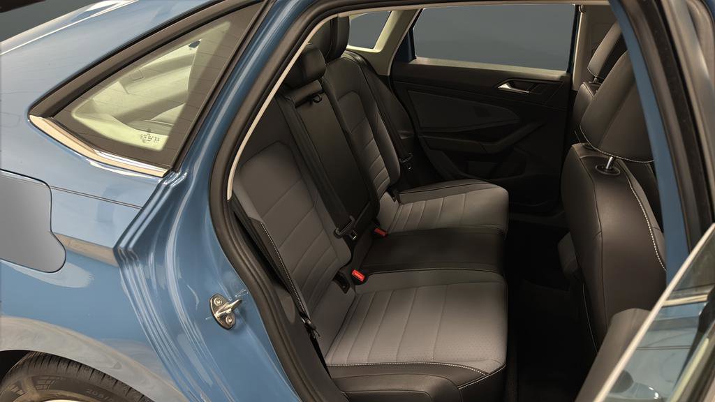 Used 2025 Volkswagen Jetta SE image 30