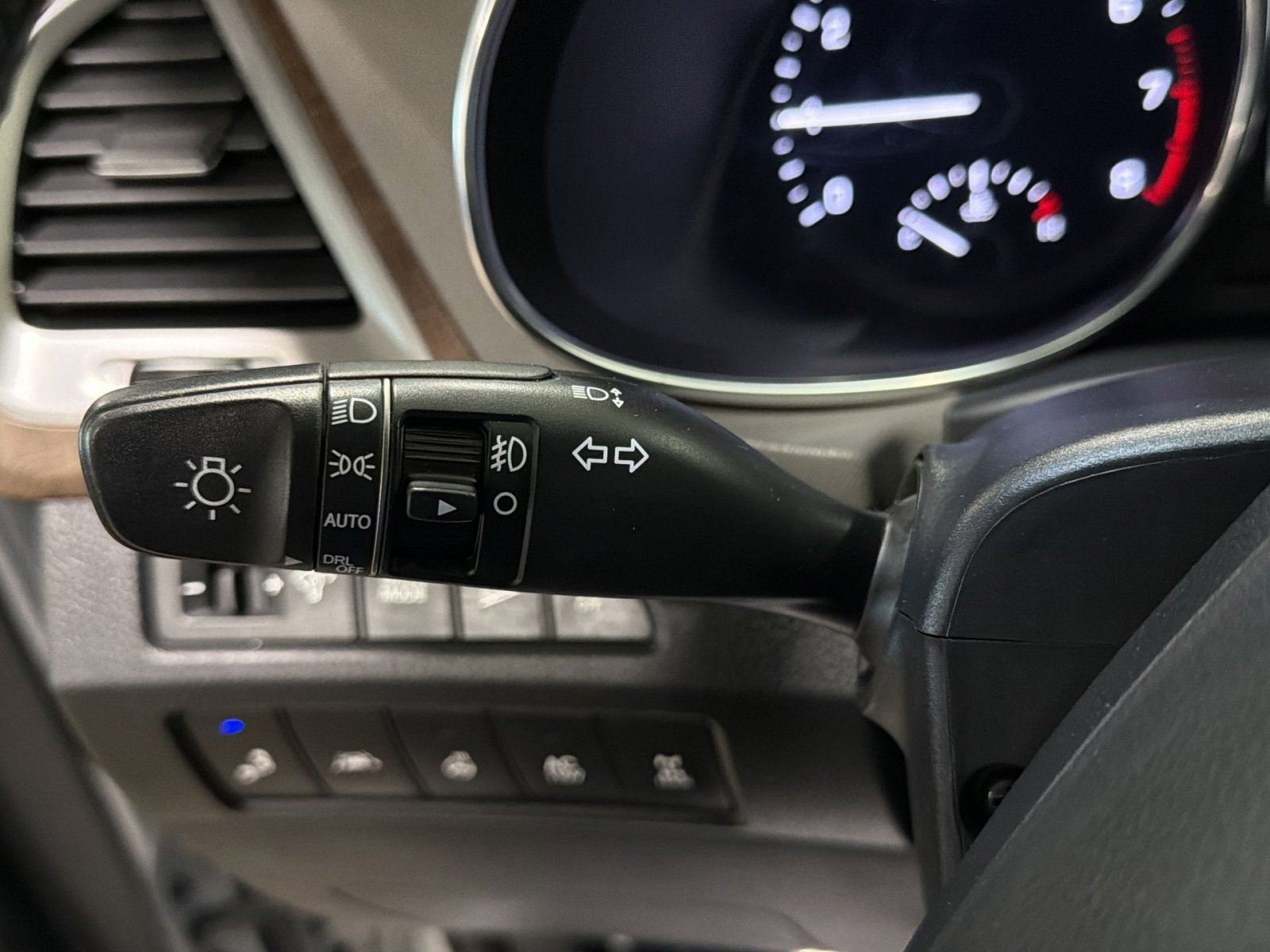 Used 2018 Hyundai Santa Fe Limited AWD/4WD image 29