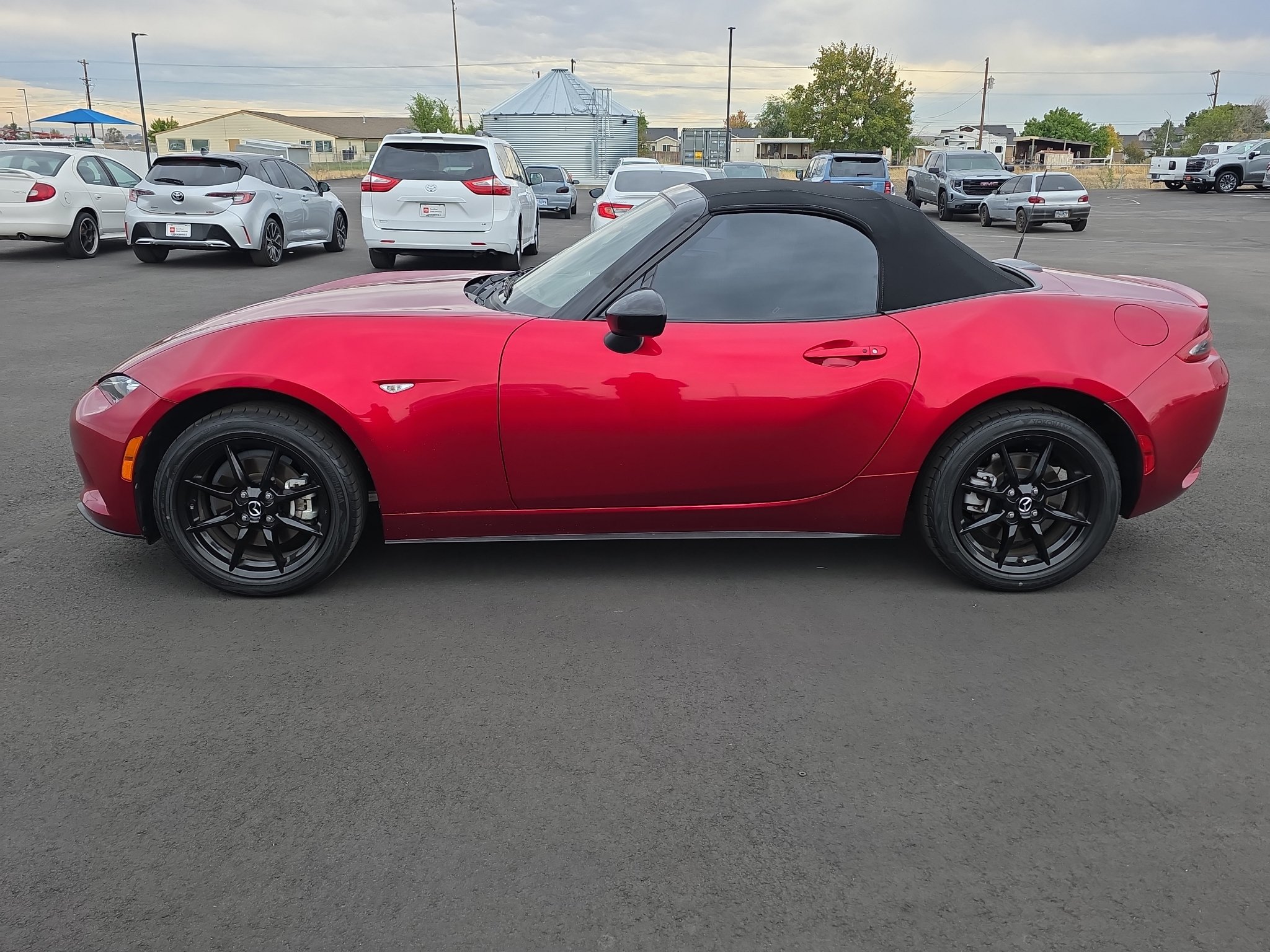Used 2021 MAZDA MX-5 Miata Sport RWD image 4