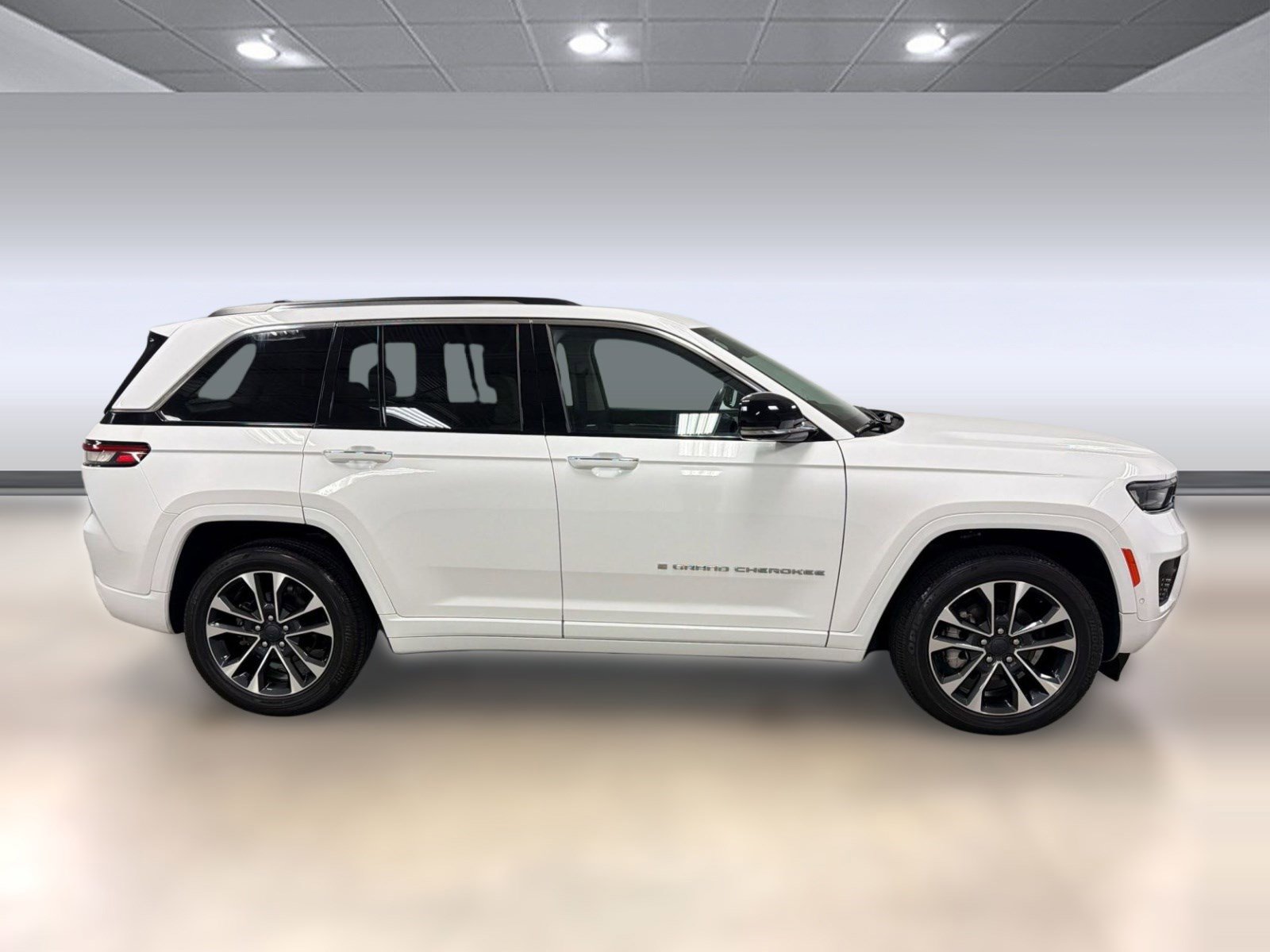 Used 2023 Jeep Grand Cherokee Overland w/ Adv Protech Group III AWD/4WD image 7