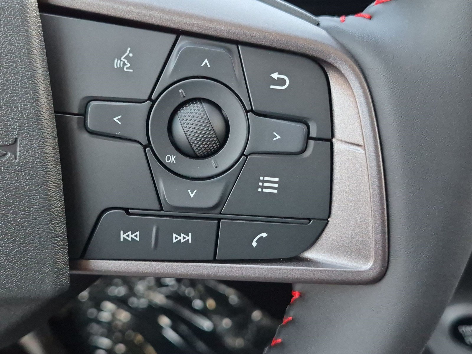 New 2027 Nissan Sentra SR w/ Floor Mat Package FWD image 15