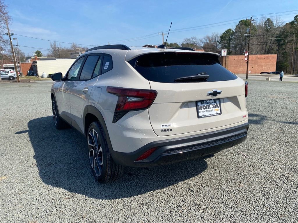 New 2026 Chevrolet Trax RS w/ Sunroof Package FWD image 5