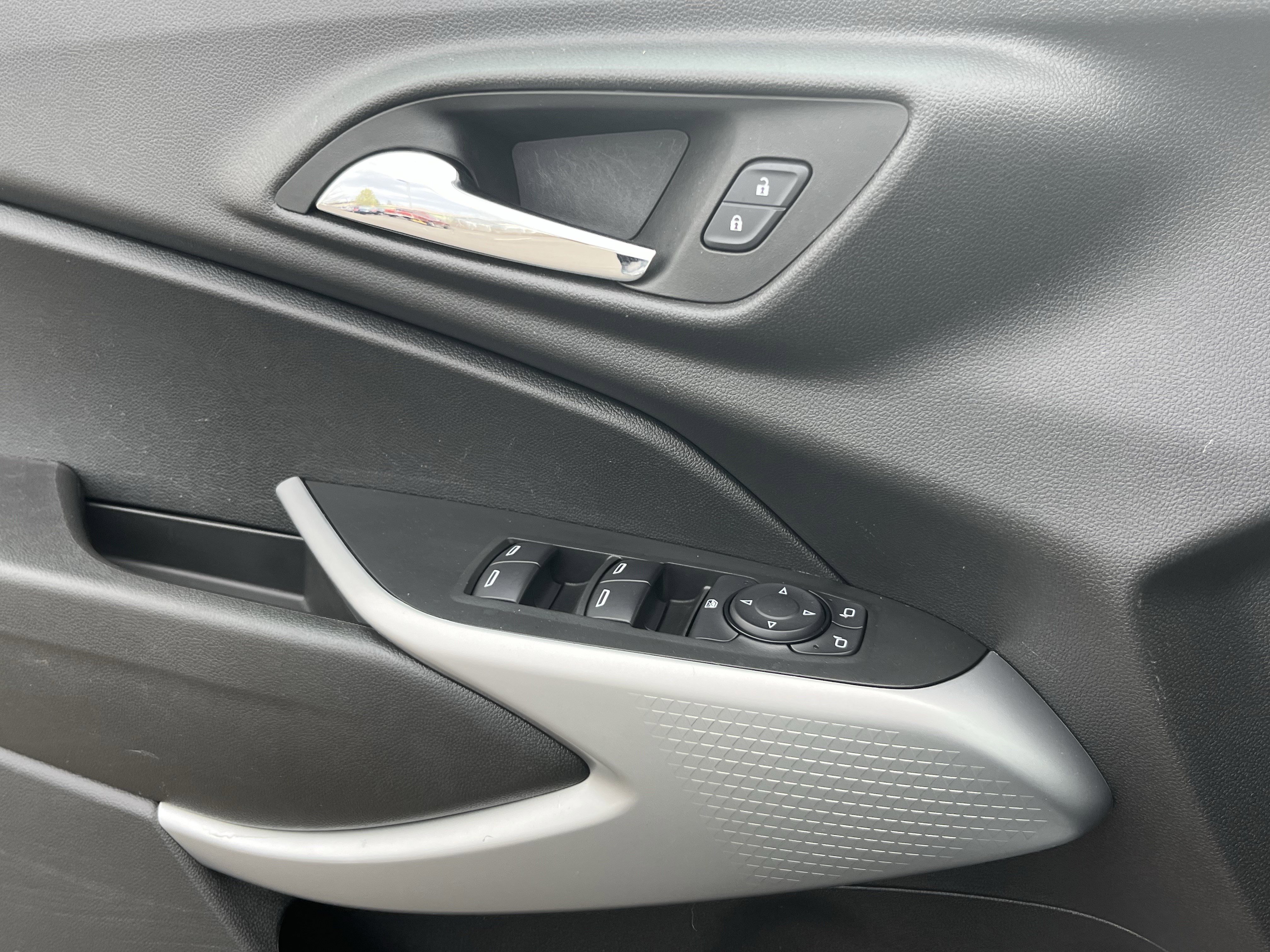 Used 2024 Chevrolet Trax LS FWD image 18