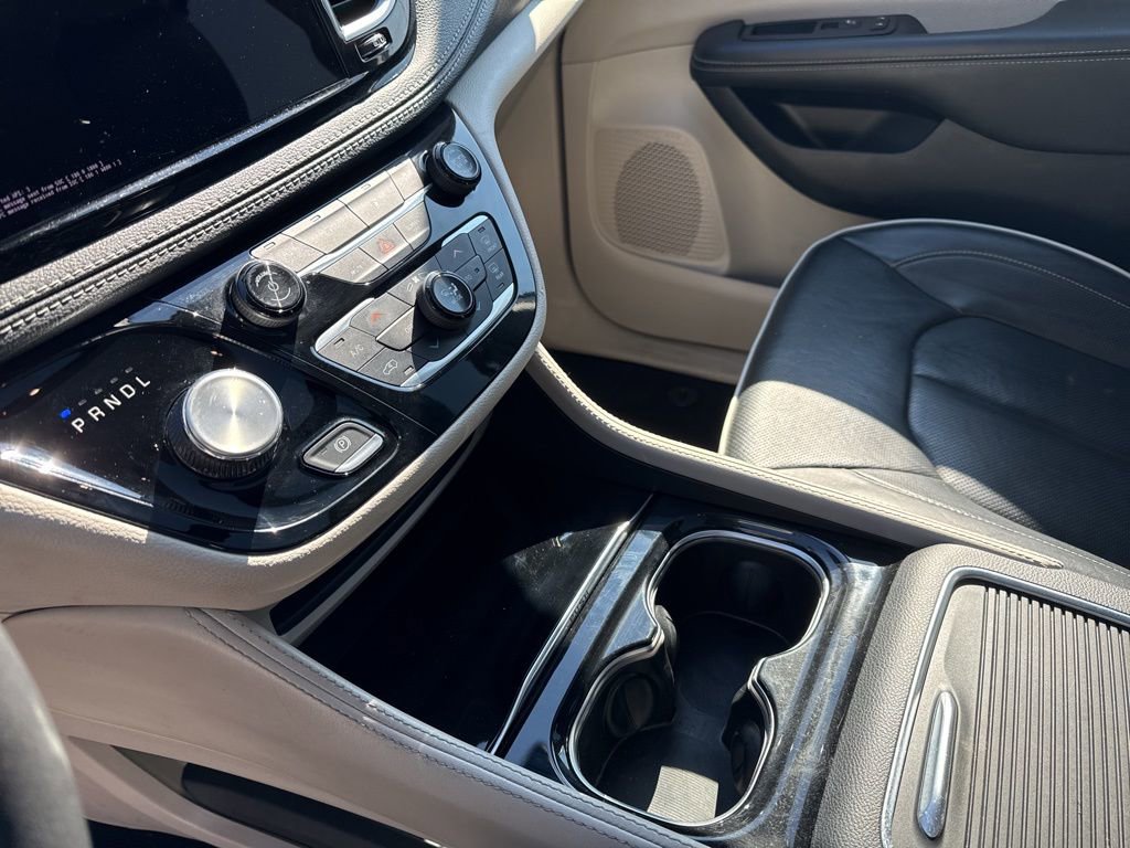 Used 2023 Chrysler Pacifica Limited image 27