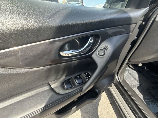Used 2020 Nissan Rogue SV AWD/4WD image 13