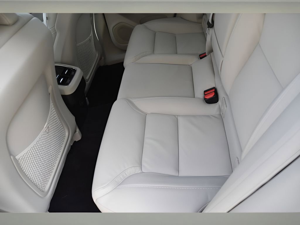 New 2026 Volvo XC60 B5 Ultra w/ Protection Package Premier image 14