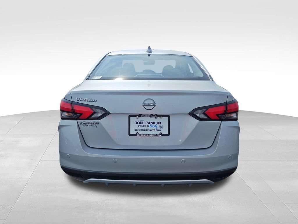 Used 2025 Nissan Versa SV FWD image 4