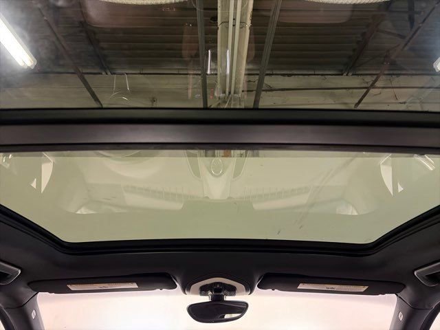 Used 2016 Porsche Cayenne w/ Premium Package image 32