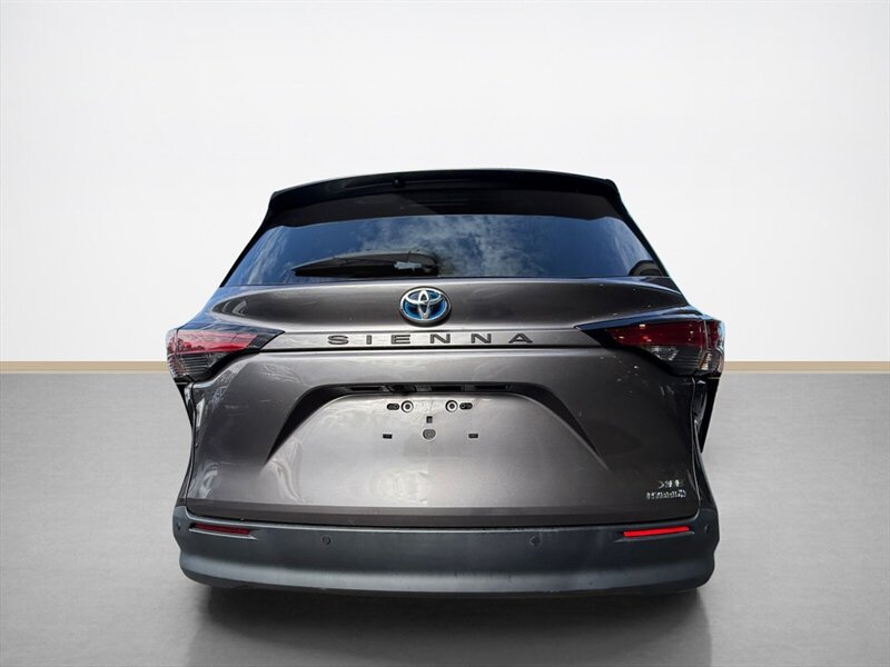 Used 2021 Toyota Sienna XLE w/ XLE Plus Package FWD image 6