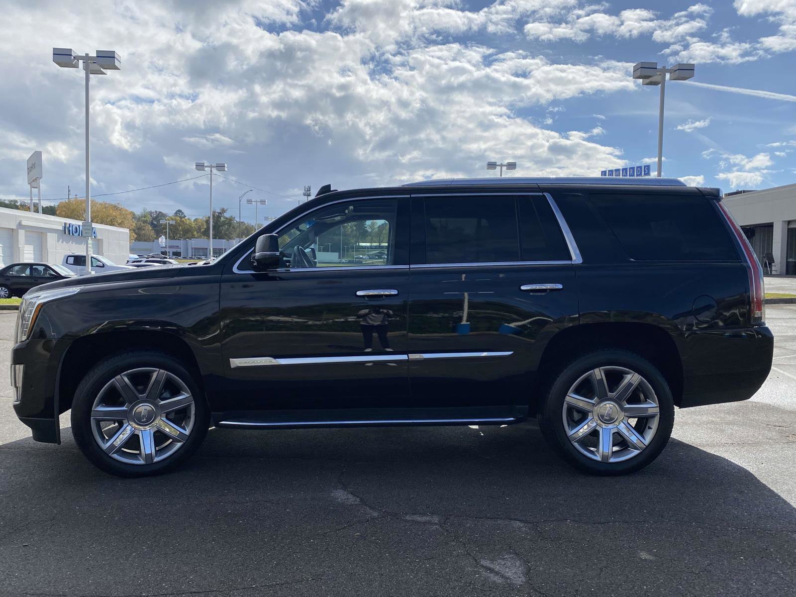 Used 2019 Cadillac Escalade Luxury image 6