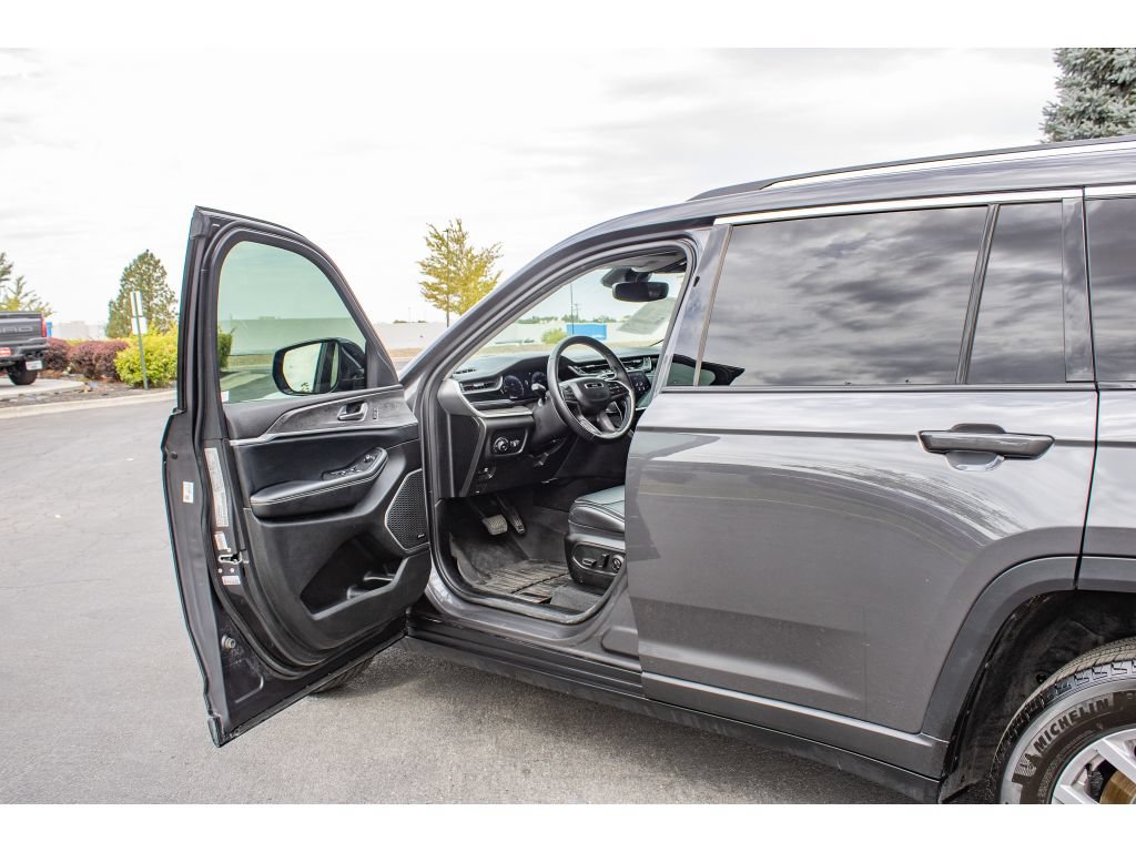 Used 2022 Jeep Grand Cherokee L Limited w/ Trailer Tow Group (B) AWD/4WD image 25