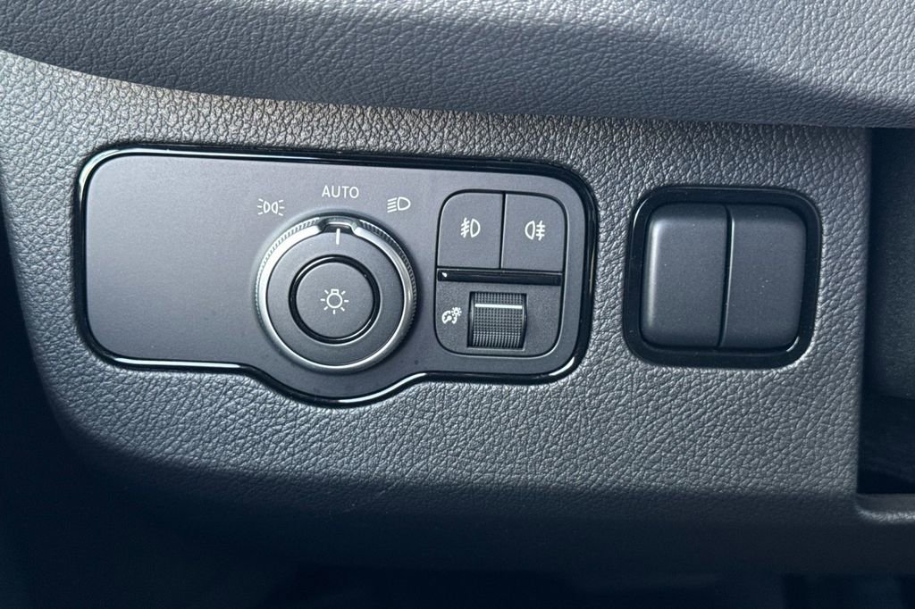 Used 2024 Mercedes-Benz Sprinter 4500 image 17