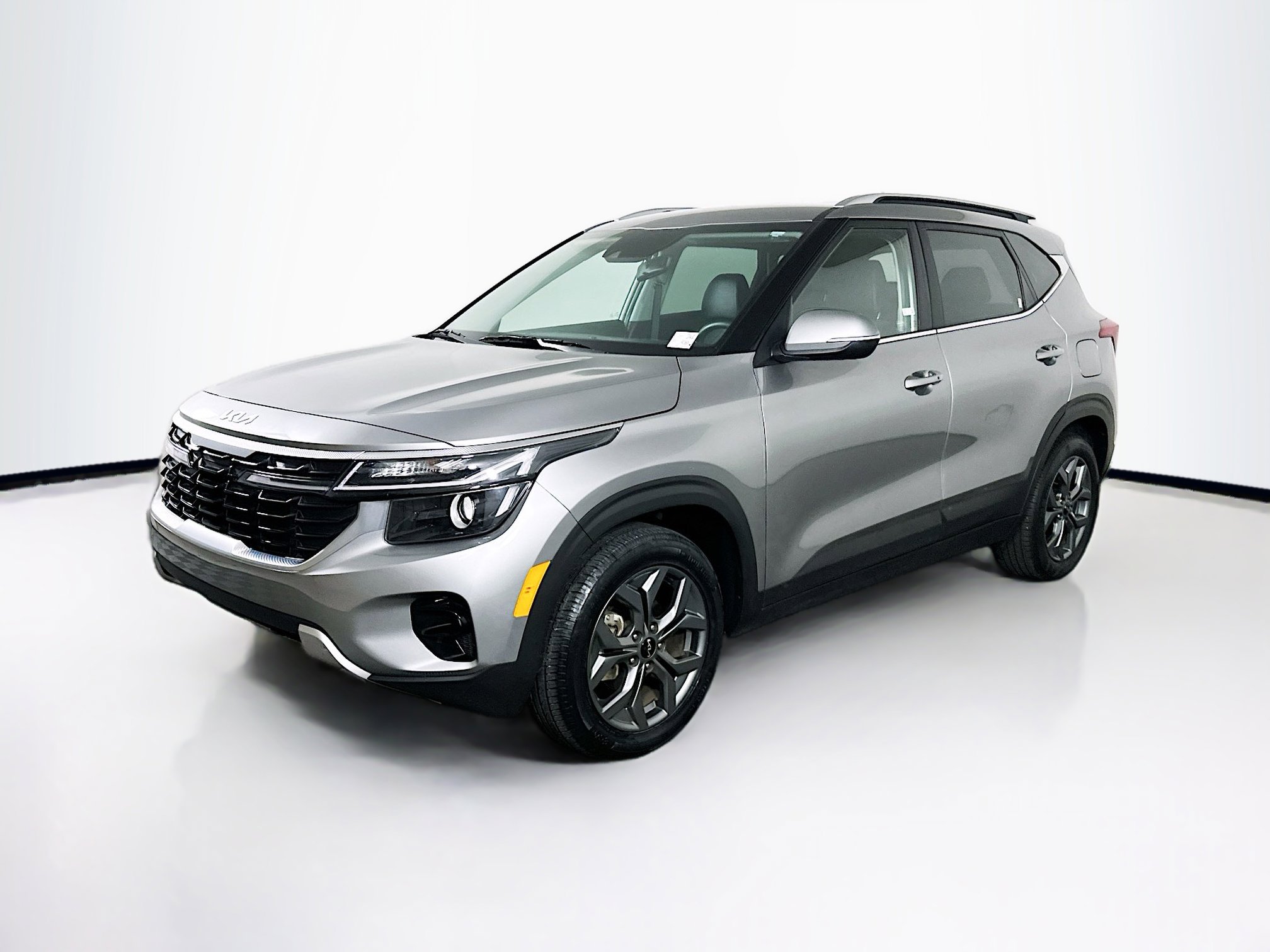 Used 2024 Kia Seltos S image 3