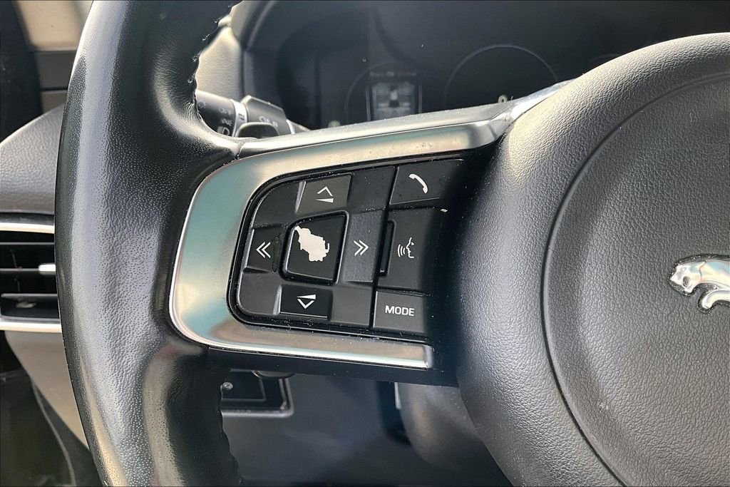 Used 2018 Jaguar F-PACE Prestige image 25