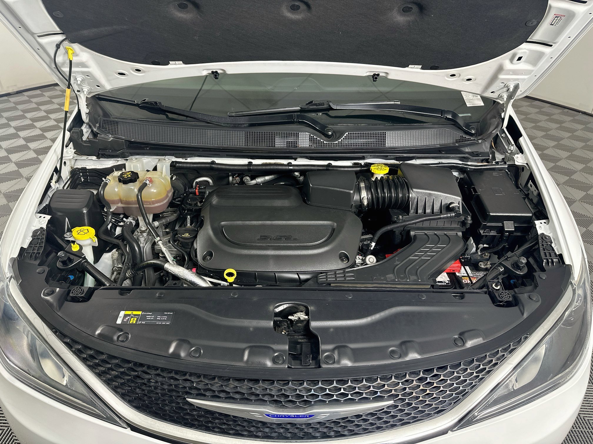 Used 2019 Chrysler Pacifica Touring-L FWD image 34