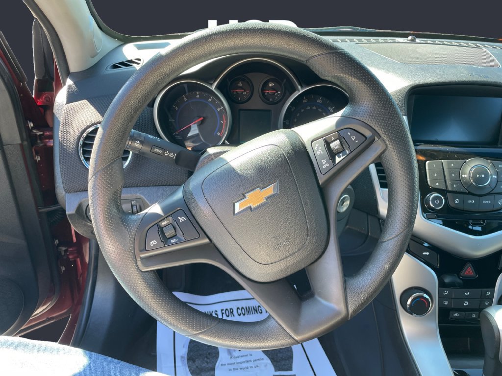 Used 2015 Chevrolet Cruze LT w/ Technology Package FWD image 12