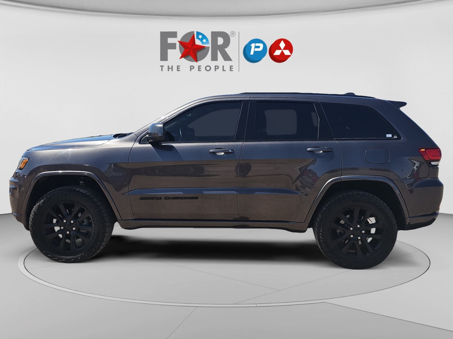 Used 2019 Jeep Grand Cherokee Altitude AWD/4WD image 2