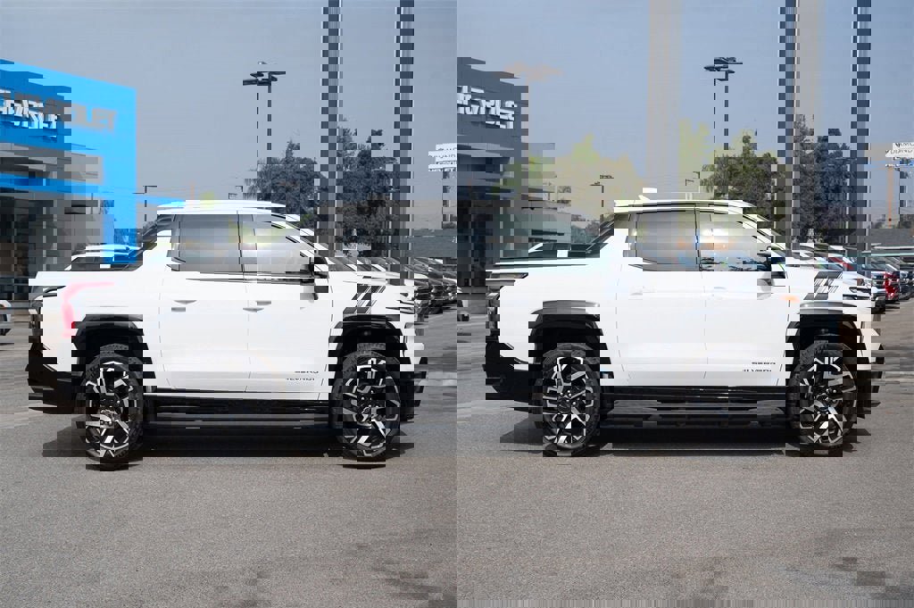 New 2024 Chevrolet Silverado EV RST image 65