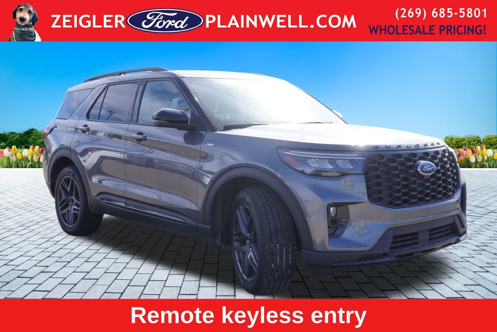 Used 2025 Ford Explorer ST-Line w/ ST-Line Street Pack image 7