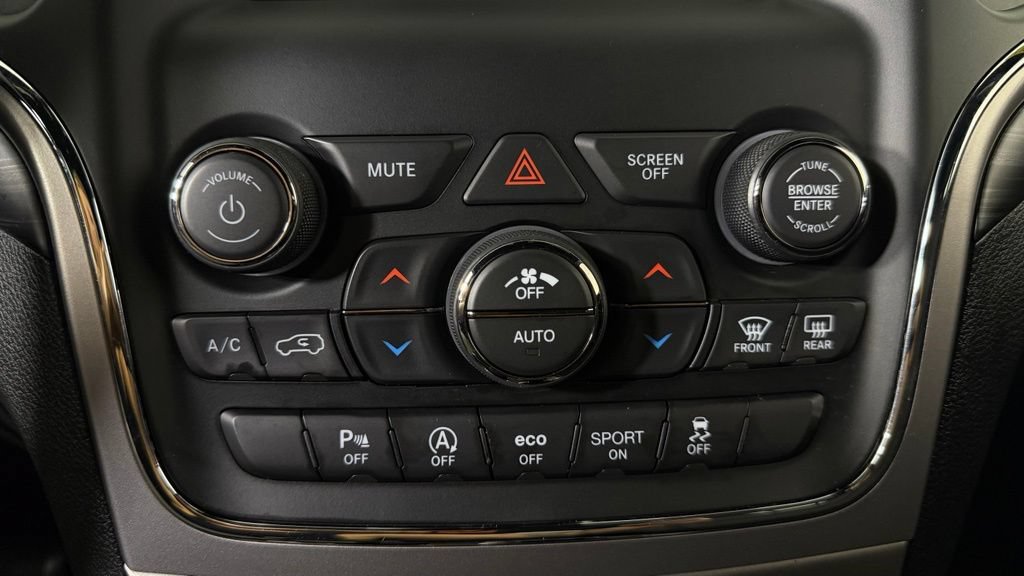 Used 2021 Jeep Grand Cherokee Laredo AWD/4WD image 24