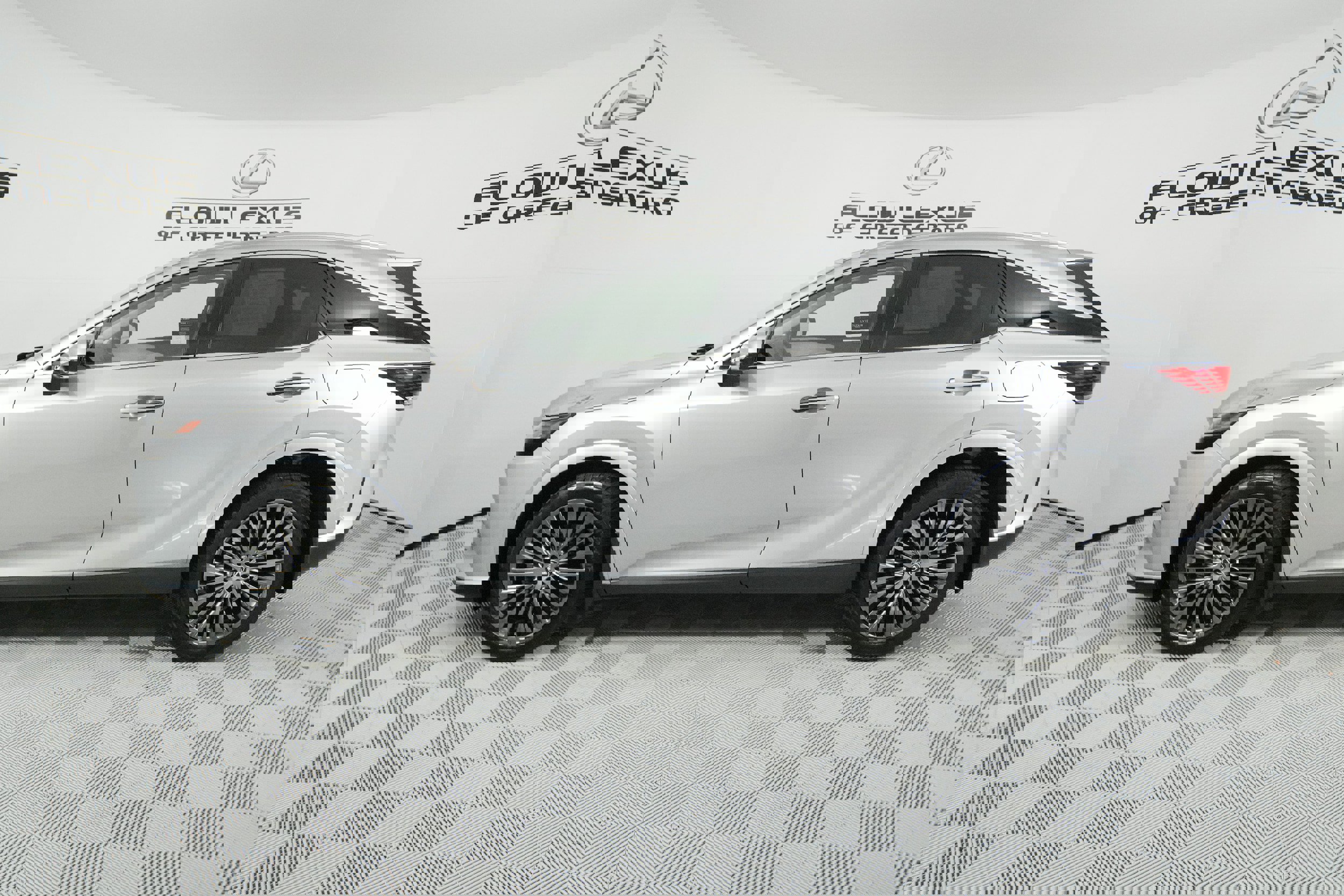 Certified 2023 Lexus RX 350 w/ Luxury Package image 4