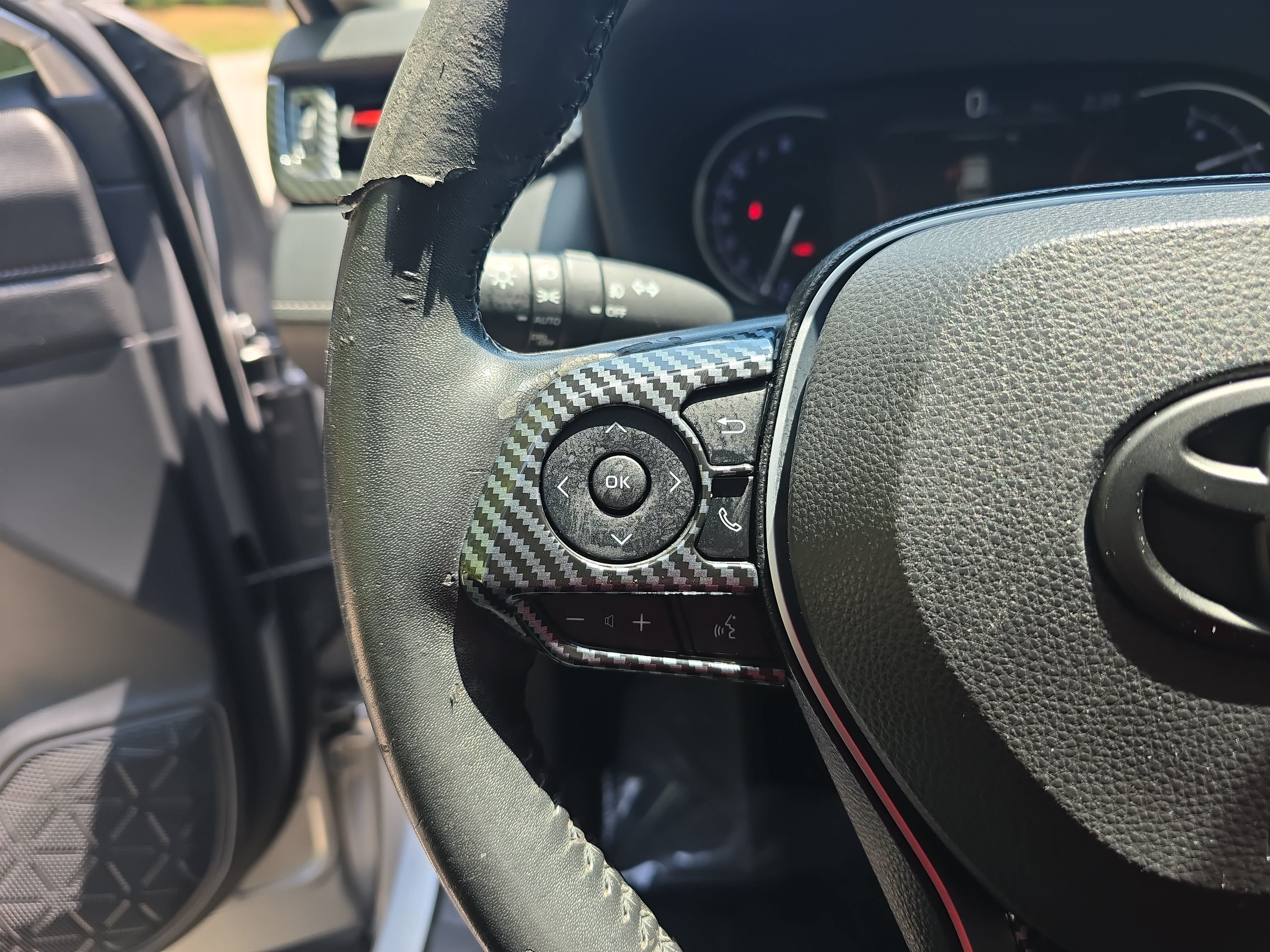 Used 2019 Toyota RAV4 Limited w/ Cold Weather Package FWD image 16