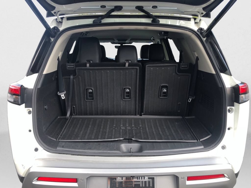 Used 2023 Nissan Pathfinder SL w/ Lighting Package (N92) FWD image 13