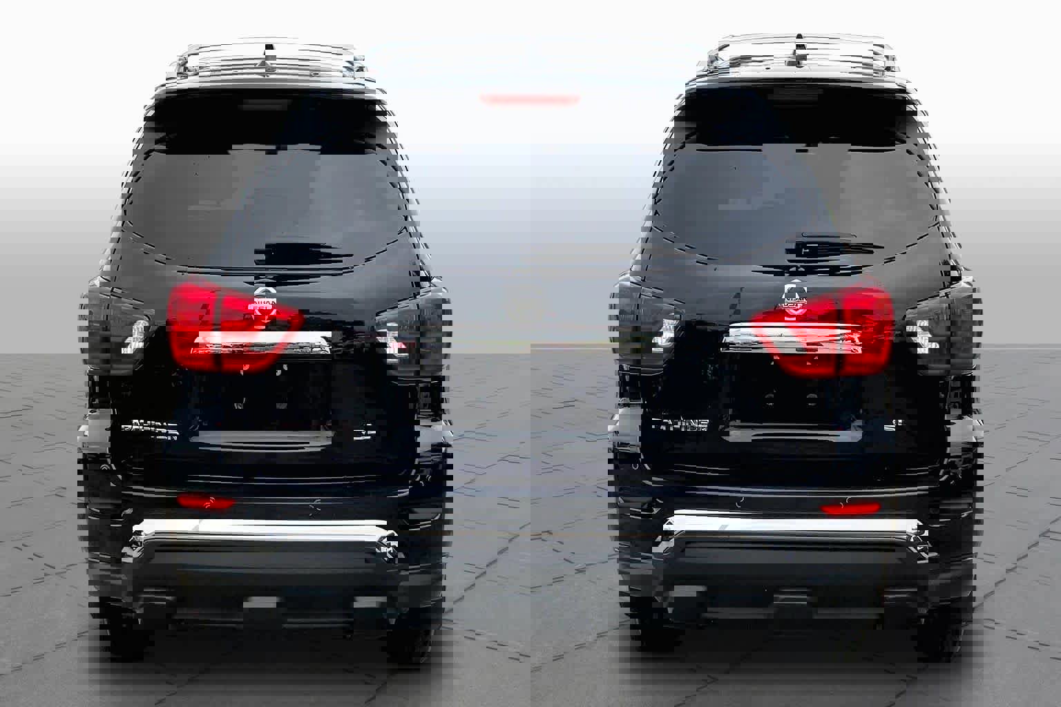 Used 2019 Nissan Pathfinder SL image 5