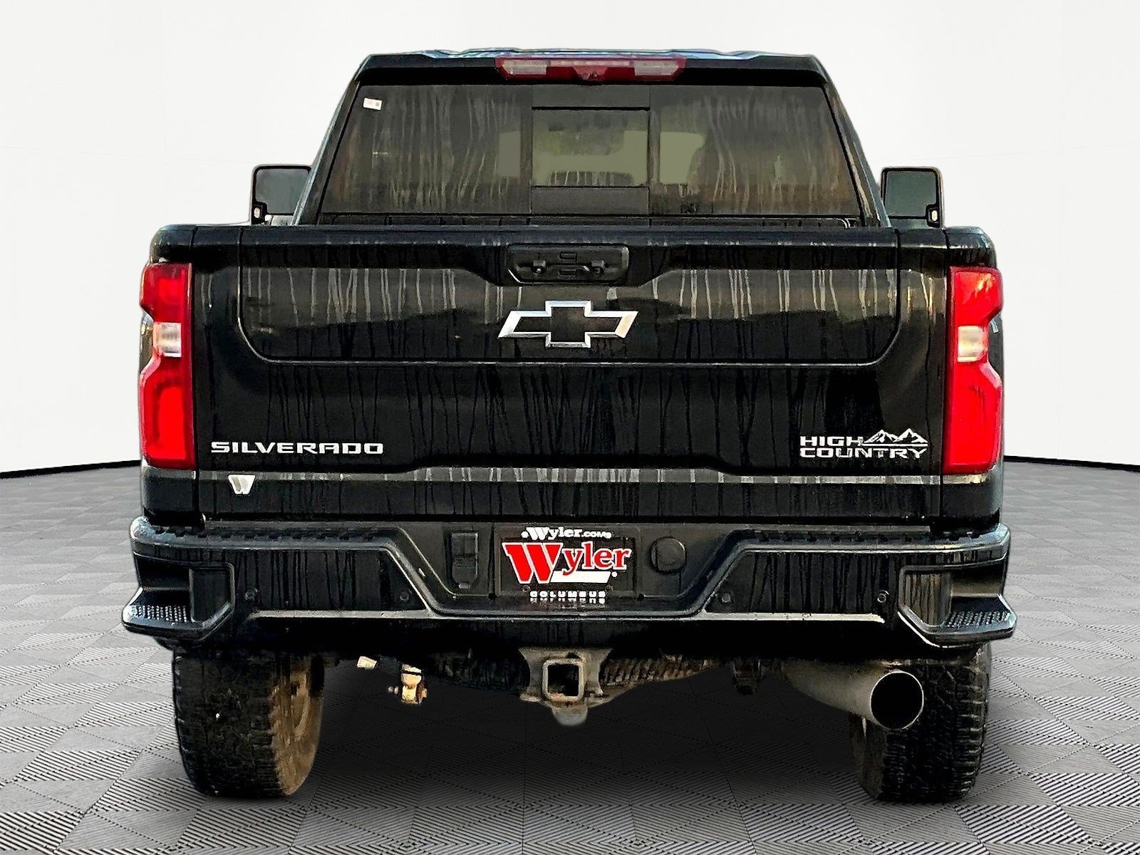 Used 2024 Chevrolet Silverado 2500 High Country w/ Technology Package AWD/4WD image 5