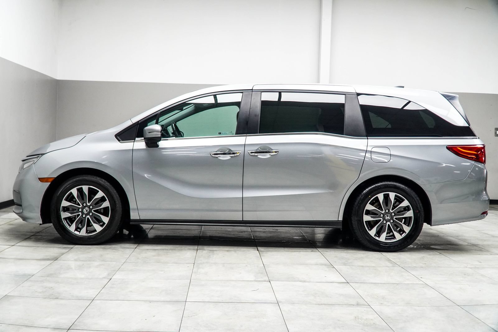 Used 2024 Honda Odyssey EX-L image 9