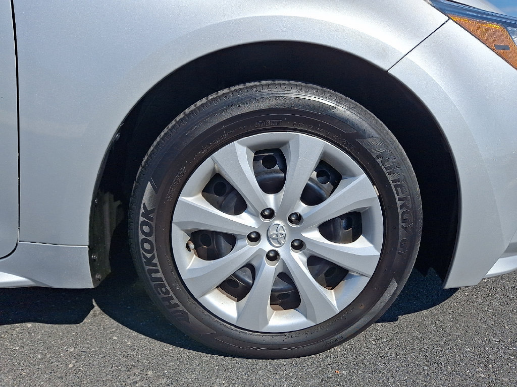 Certified 2025 Toyota Corolla LE FWD image 9