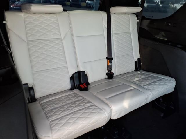 Used 2025 Cadillac Escalade Sport Platinum w/ LPO, ONYX Package image 24