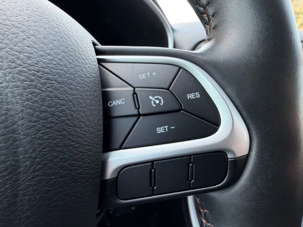 Used 2019 Jeep Compass Latitude AWD/4WD image 24