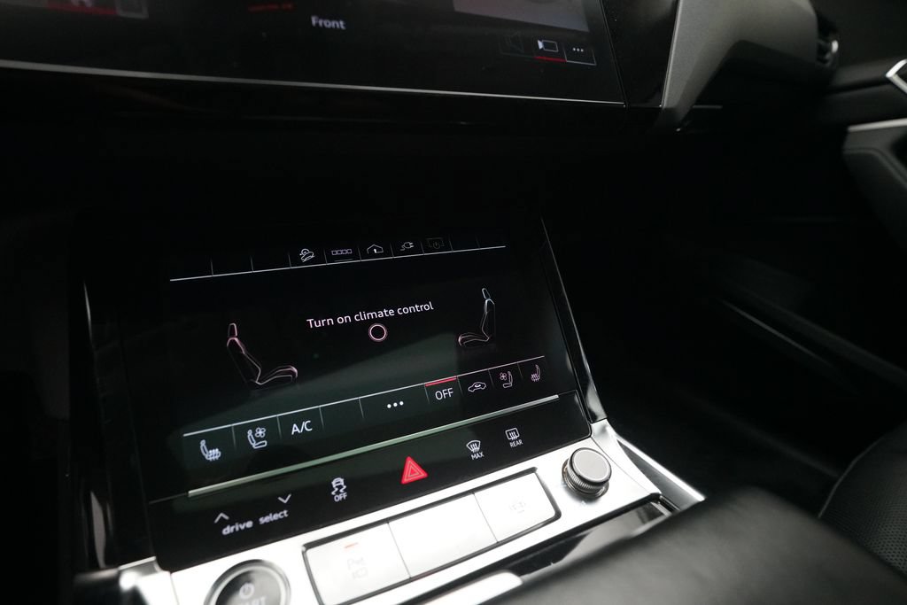 Used 2022 Audi e-tron Premium Plus w/ Premium Plus Package AWD/4WD image 21