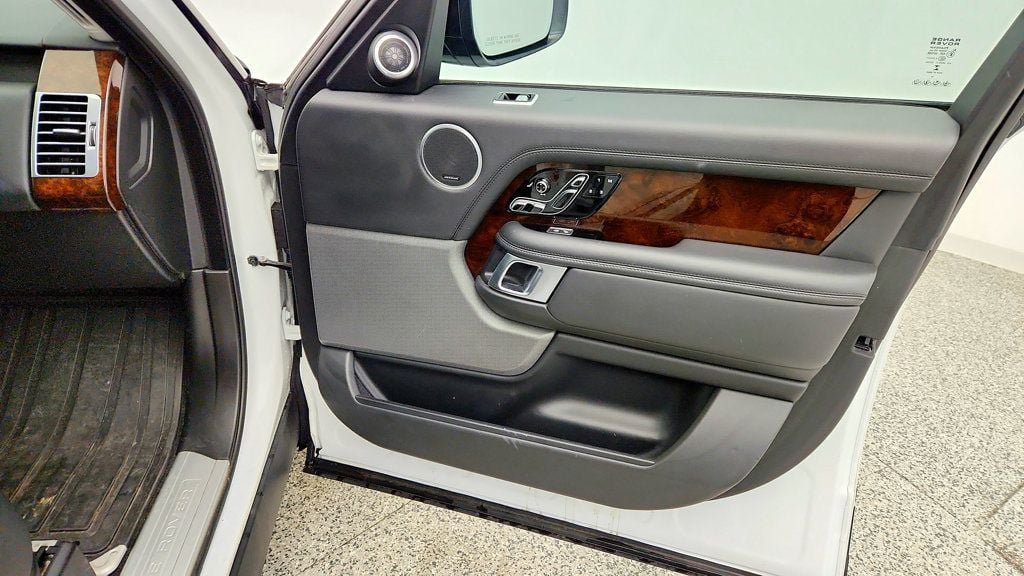 Used 2020 Land Rover Range Rover HSE AWD/4WD image 25