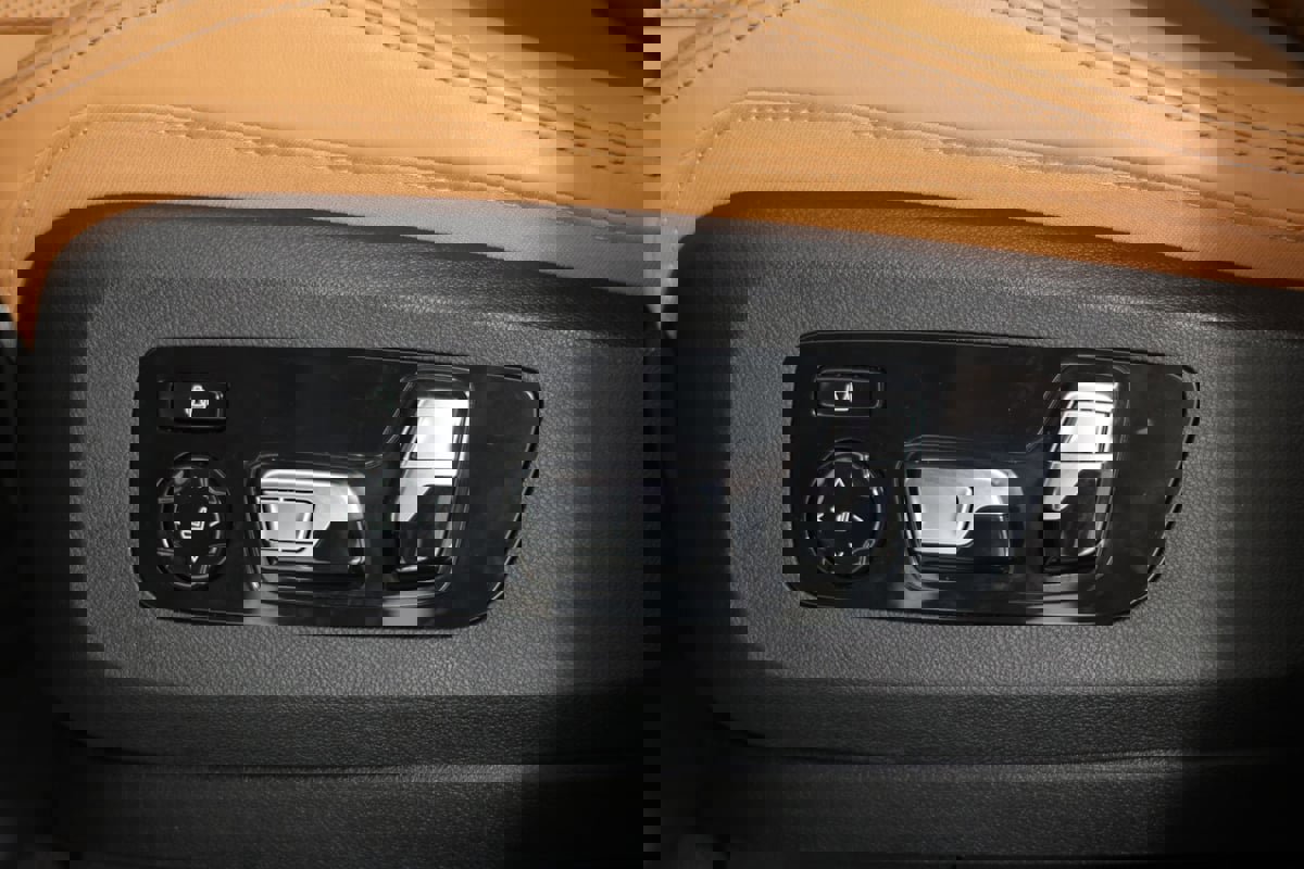 Used 2023 BMW X6 xDrive40i w/ Premium Package image 25