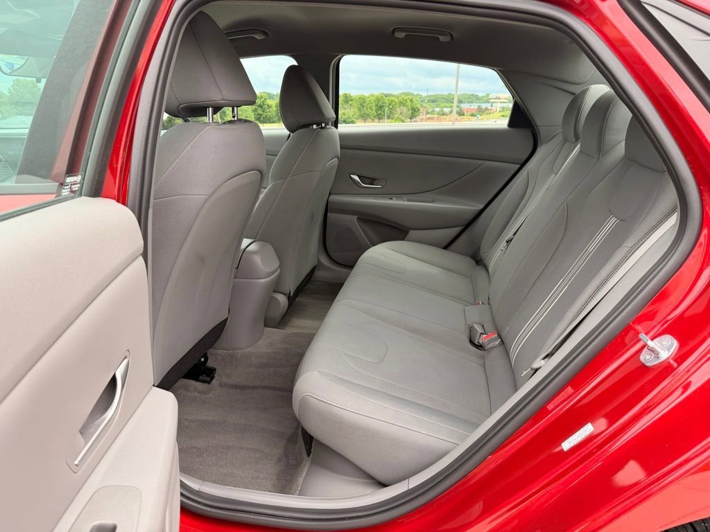 Used 2023 Hyundai Elantra Blue FWD image 29