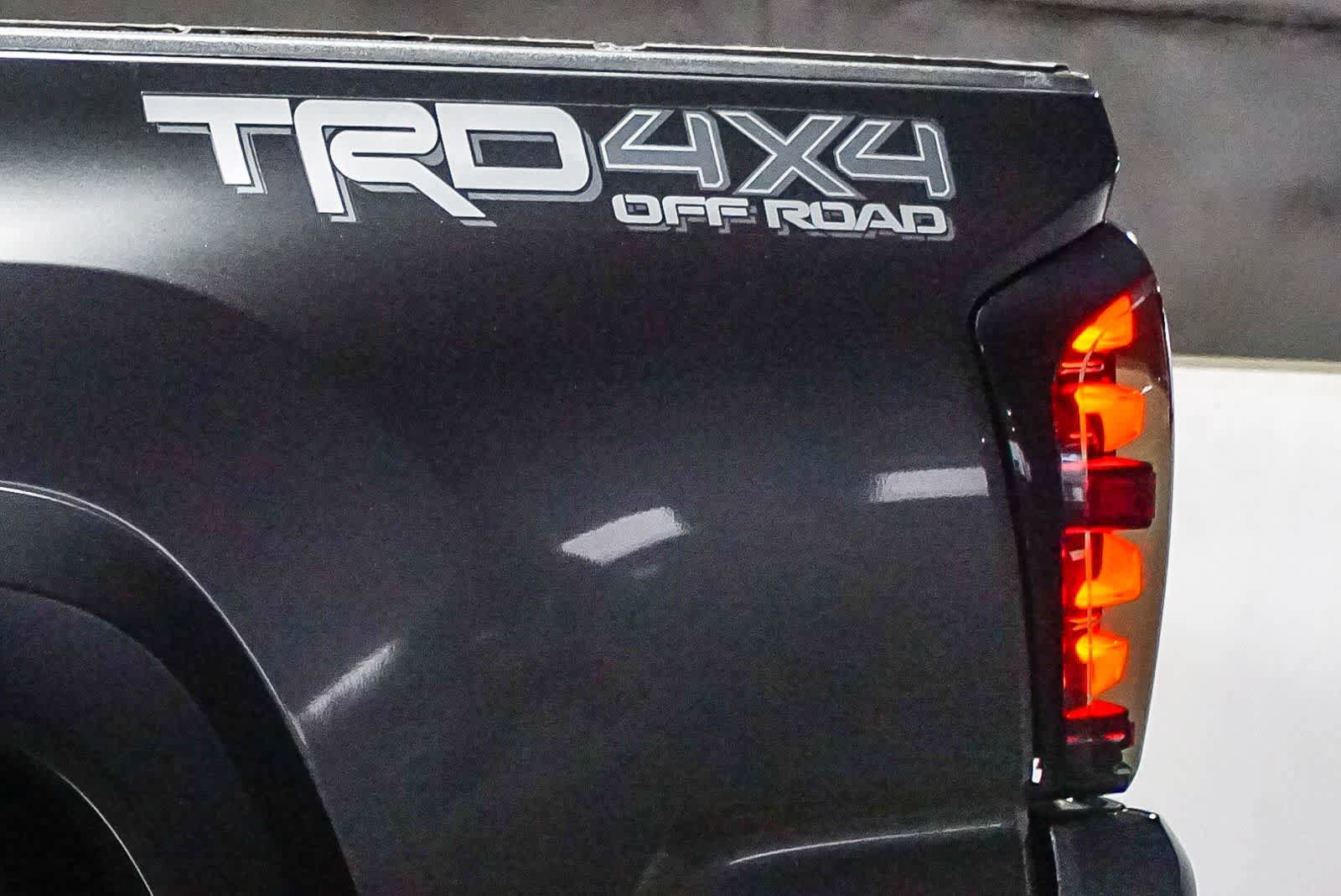 Used 2019 Toyota Tacoma TRD Off-Road w/ Technology Package AWD/4WD image 11