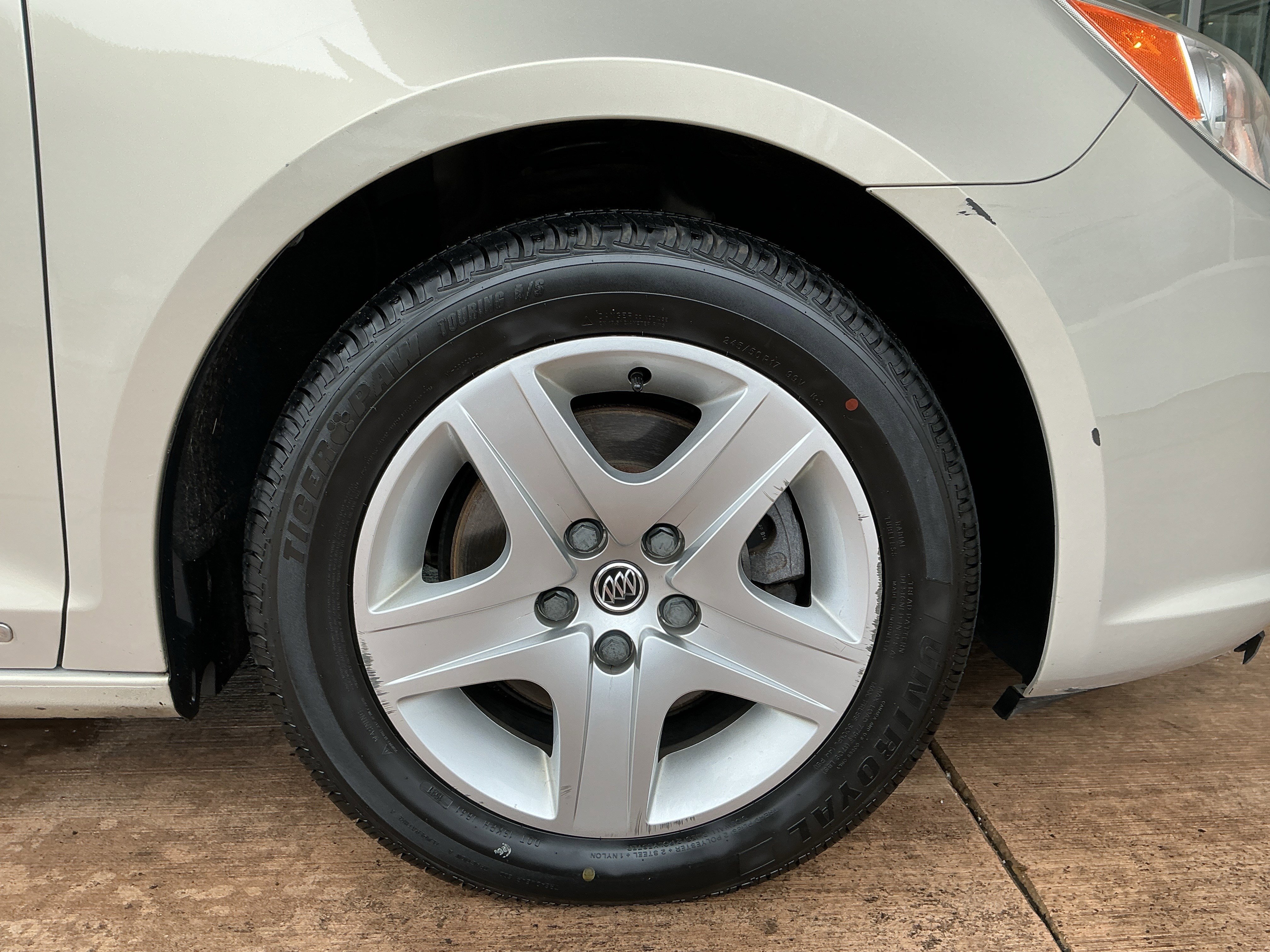 Used 2010 Buick LaCrosse CX image 28