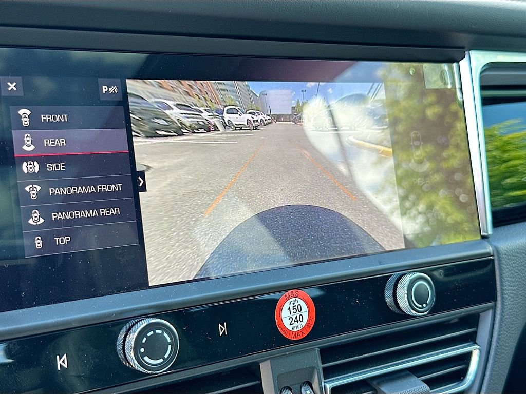 Certified 2026 Porsche Macan AWD/4WD image 17