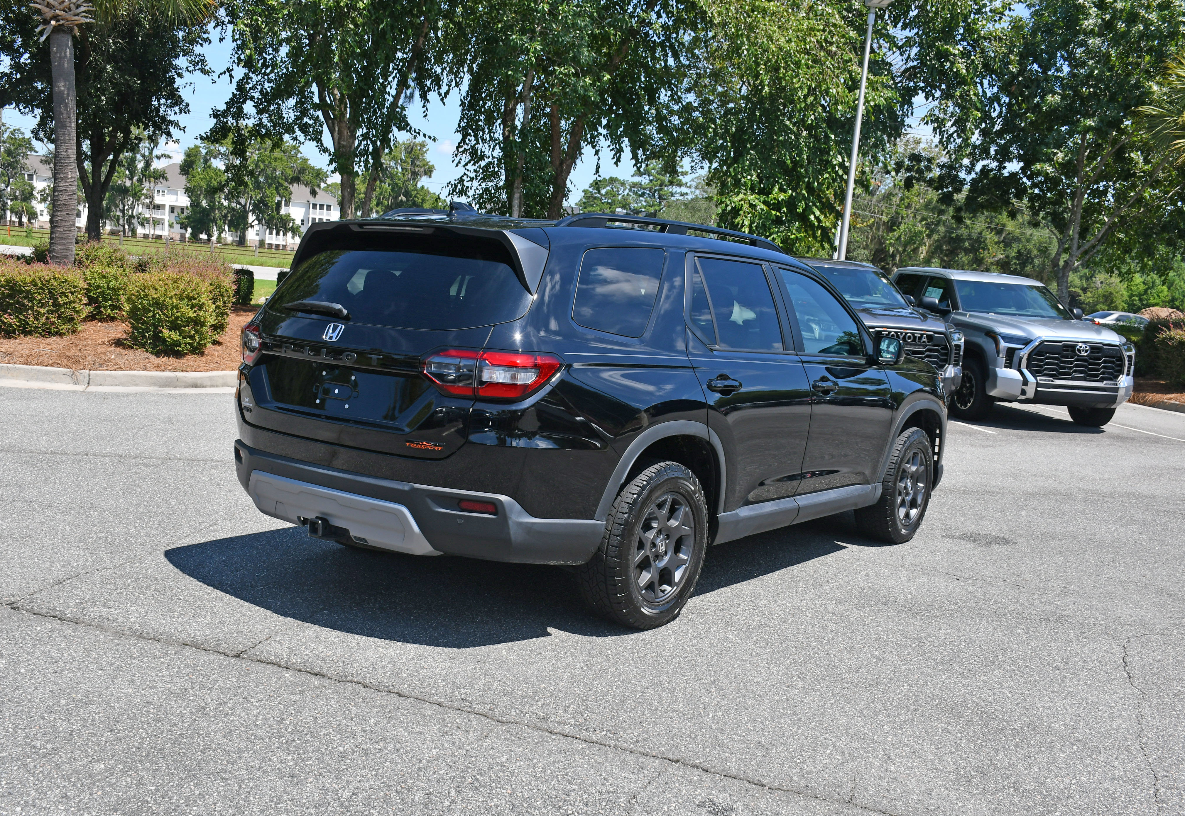Used 2025 Honda Pilot TrailSport image 4