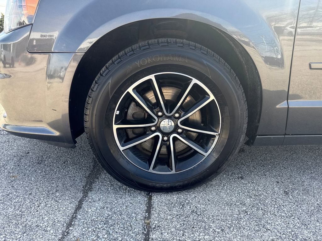 Used 2017 Dodge Grand Caravan GT image 32