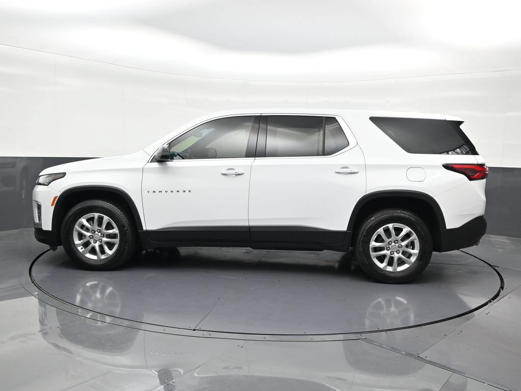 Used 2023 Chevrolet Traverse LS FWD image 2