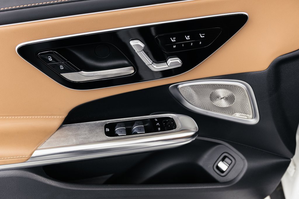 Used 2024 Mercedes-Benz CLE 300 4MATIC Cabriolet image 7