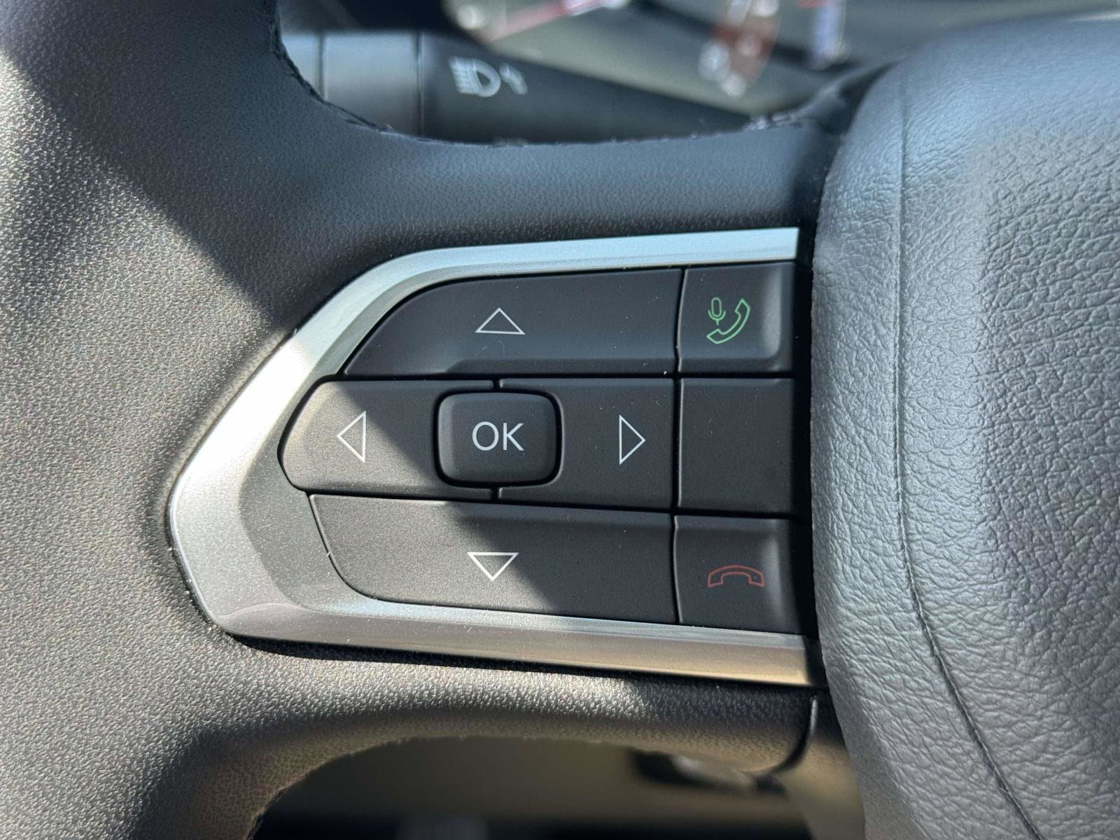 Used 2025 Jeep Compass Limited w/ Sun & Sound Group AWD/4WD image 20