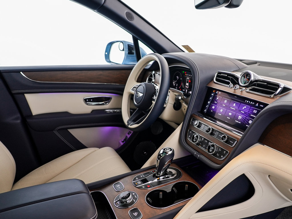 Certified 2023 Bentley Bentayga AWD/4WD image 2