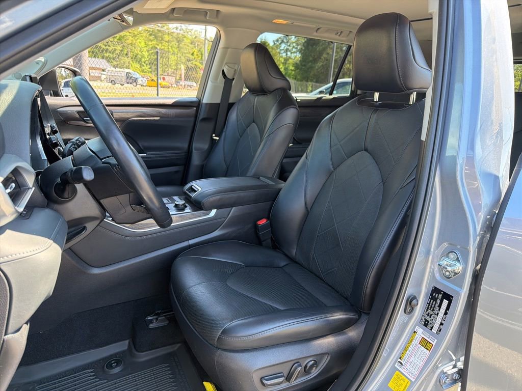 Used 2022 Toyota Highlander Platinum AWD/4WD image 19