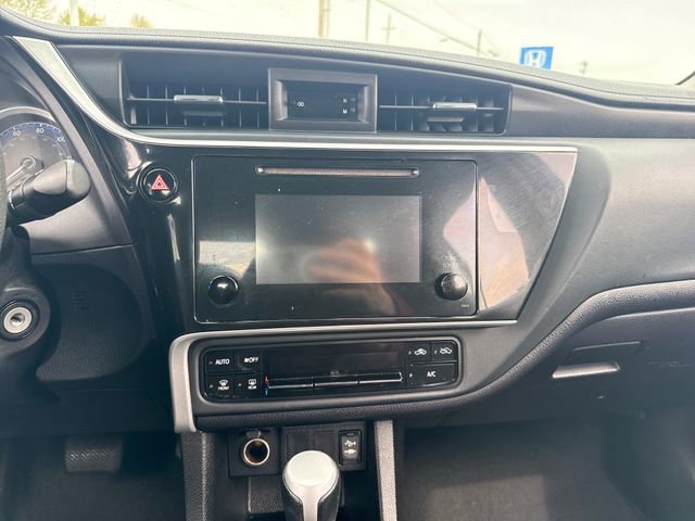 Used 2018 Toyota Corolla LE image 24