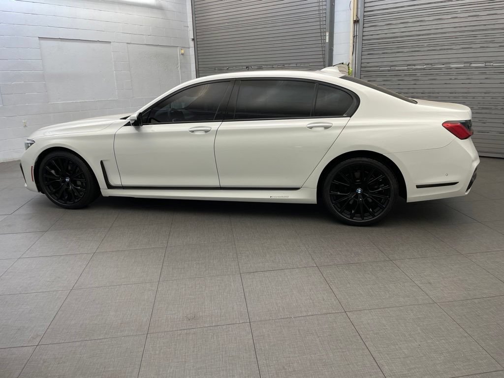 Used 2021 BMW 740i w/ M Sport Package RWD image 11